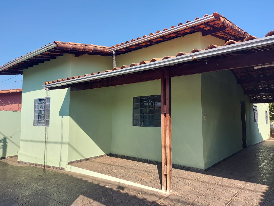 VENDO CASA COM LOTE 360 M² NO JK 