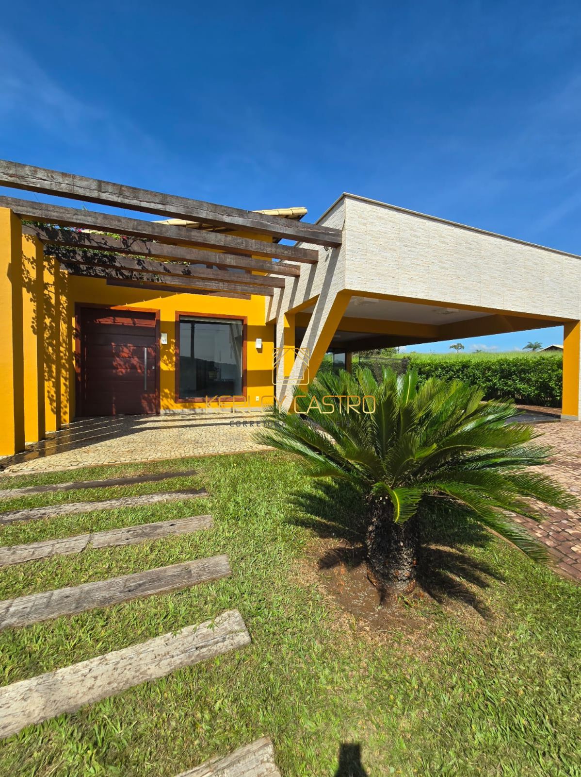 VENDO LINDA CASA EM CONDOMÍNIO FECHADO EM INHAÚMA 