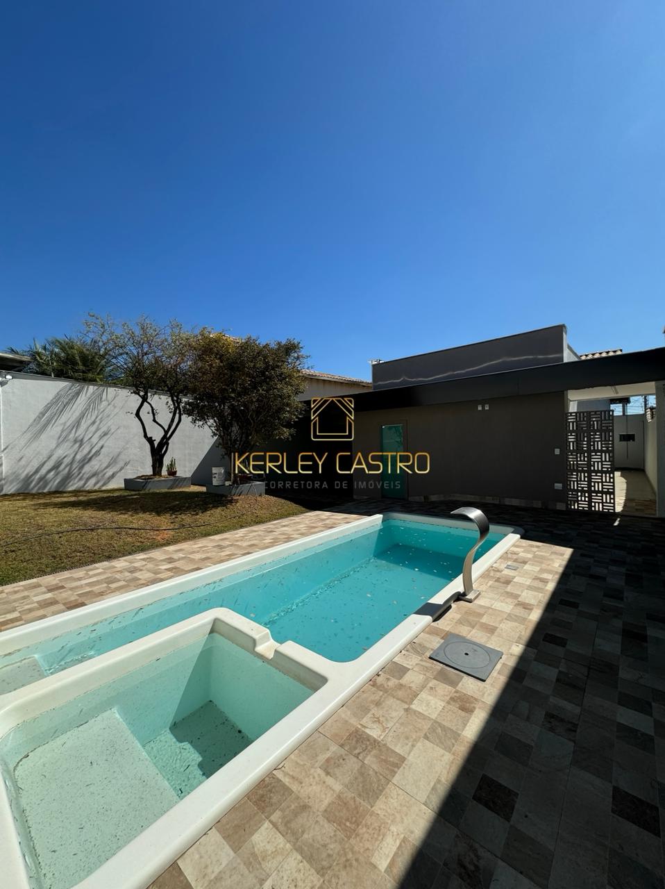 VENDO LINDA CASA "C/ PISCINA" - Nª.Sª. DAS GRAÇAS ! 