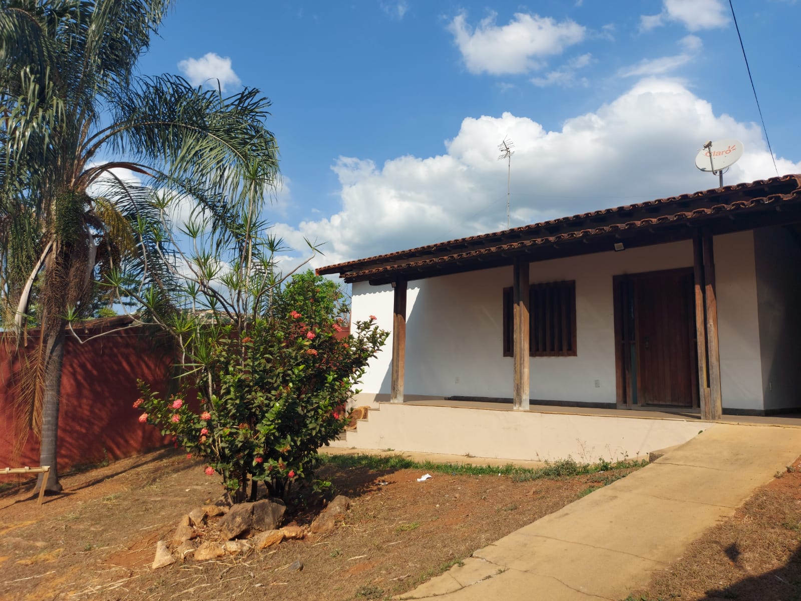 VENDO ÓTIMA CASA NO BAIRRO ANCHIETA 