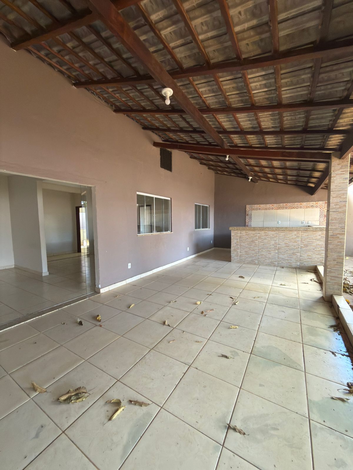 VENDO CASA COM QUINTAL AMPLO NO JARDIM EUROPA VENDO CASA COM QUINTAL AMPLO NO JARDIM EUROPA